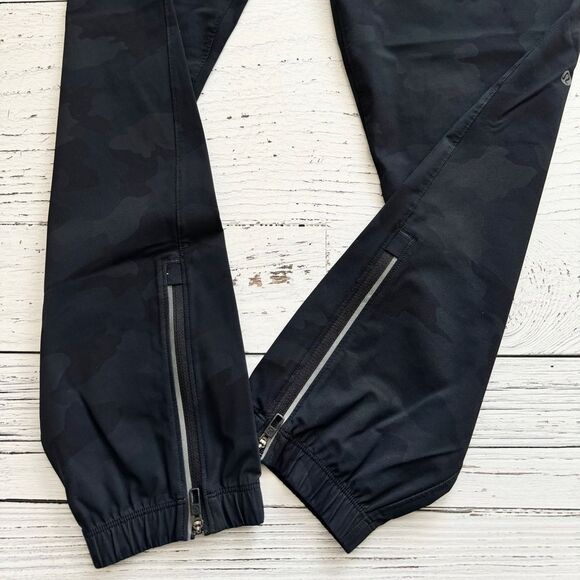 Lululemon - Men’s Black Camo Surge Pants - Picture 8 of 8